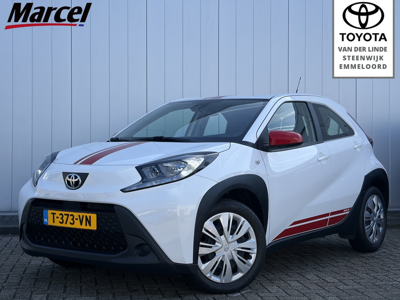 Toyota Aygo X - 1.0 VVT-i MT Play Red Pack Carplay NL Auto Adapt Cruise Dealer Onderhouden - AutoWereld.nl