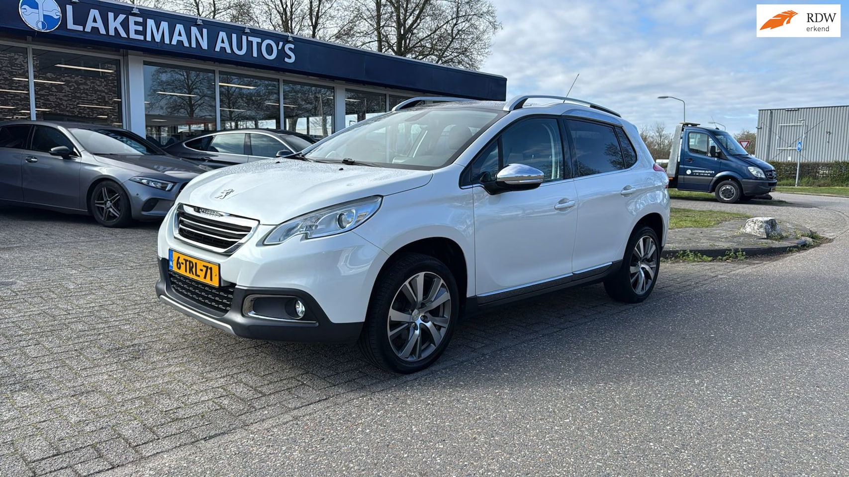 Peugeot 2008 - 1.6 VTi Féline Pano Navi Carplay Whiteline Huurkoop Inruil APK Garantie - AutoWereld.nl