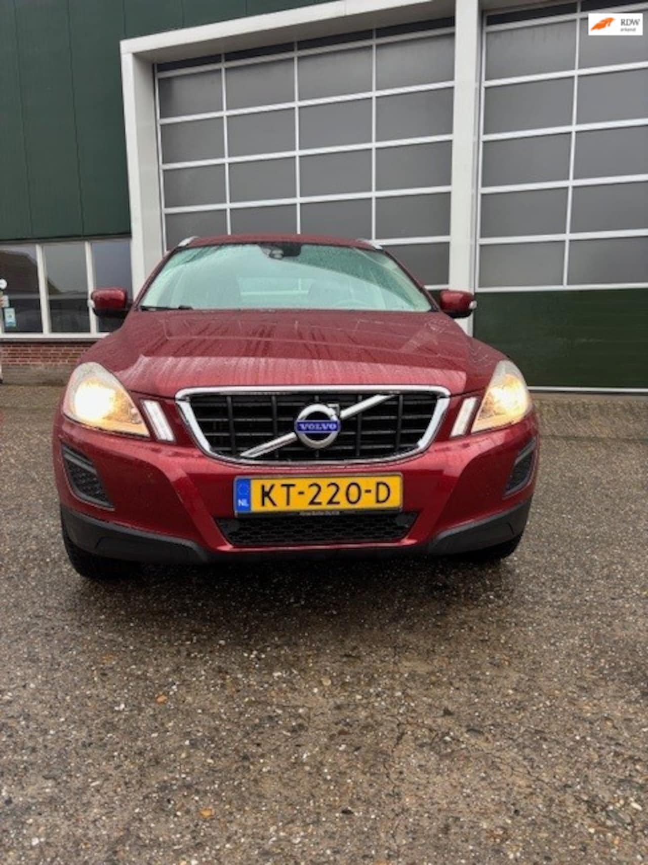 Volvo XC60 - 2.0 T5 245 PK Momentum Aut / Leer/PDC/STOELVERWARMING/BLUE TOOTH/ELEC STOEL LINKS - AutoWereld.nl