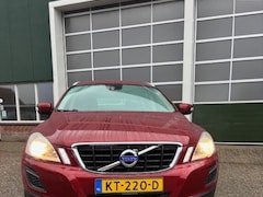 Volvo XC60 - 2.0 T5 245 PK Momentum Aut / Leer/PDC/STOELVERWARMING/BLUE TOOTH/ELEC STOEL LINKS