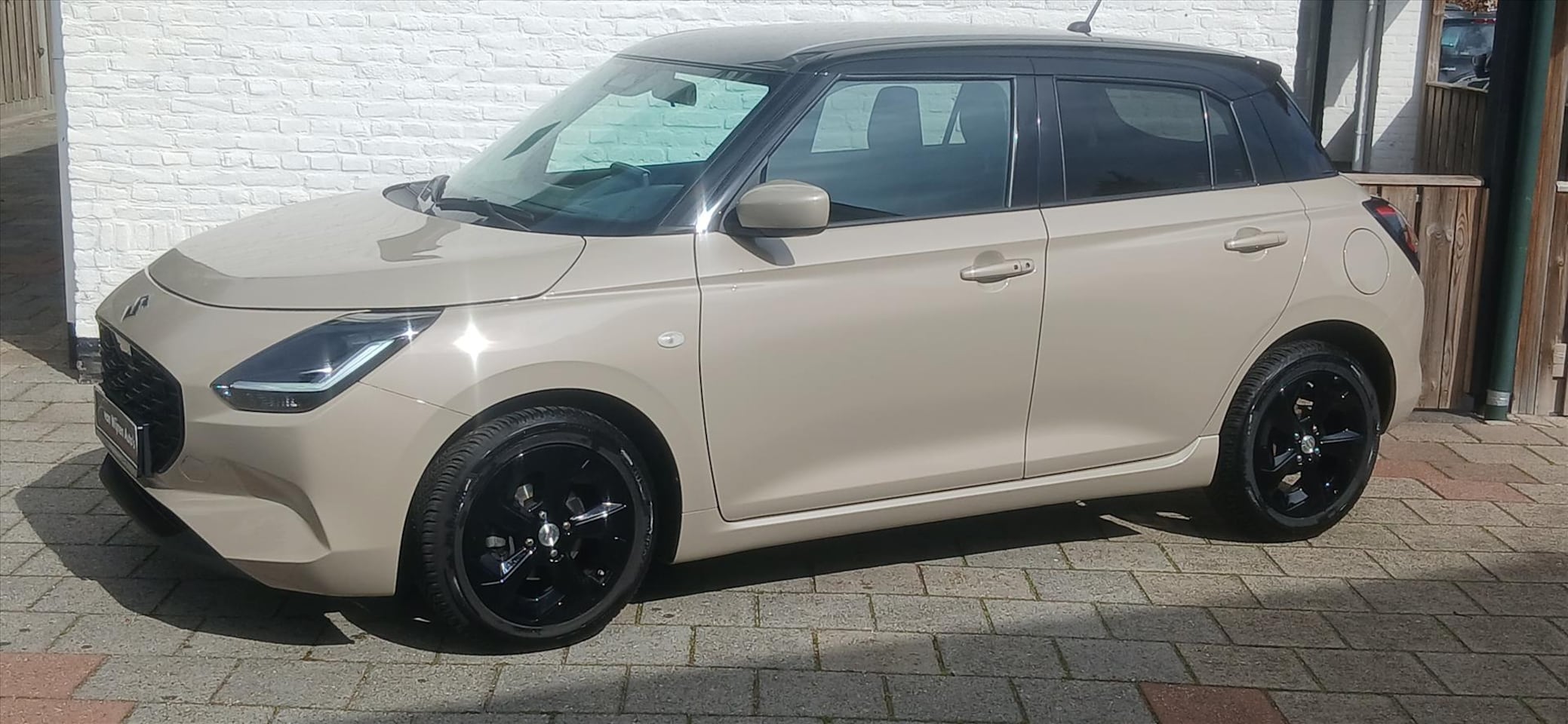 Suzuki Swift - 1.2 Smart Hybrid Select zwart dak . - AutoWereld.nl