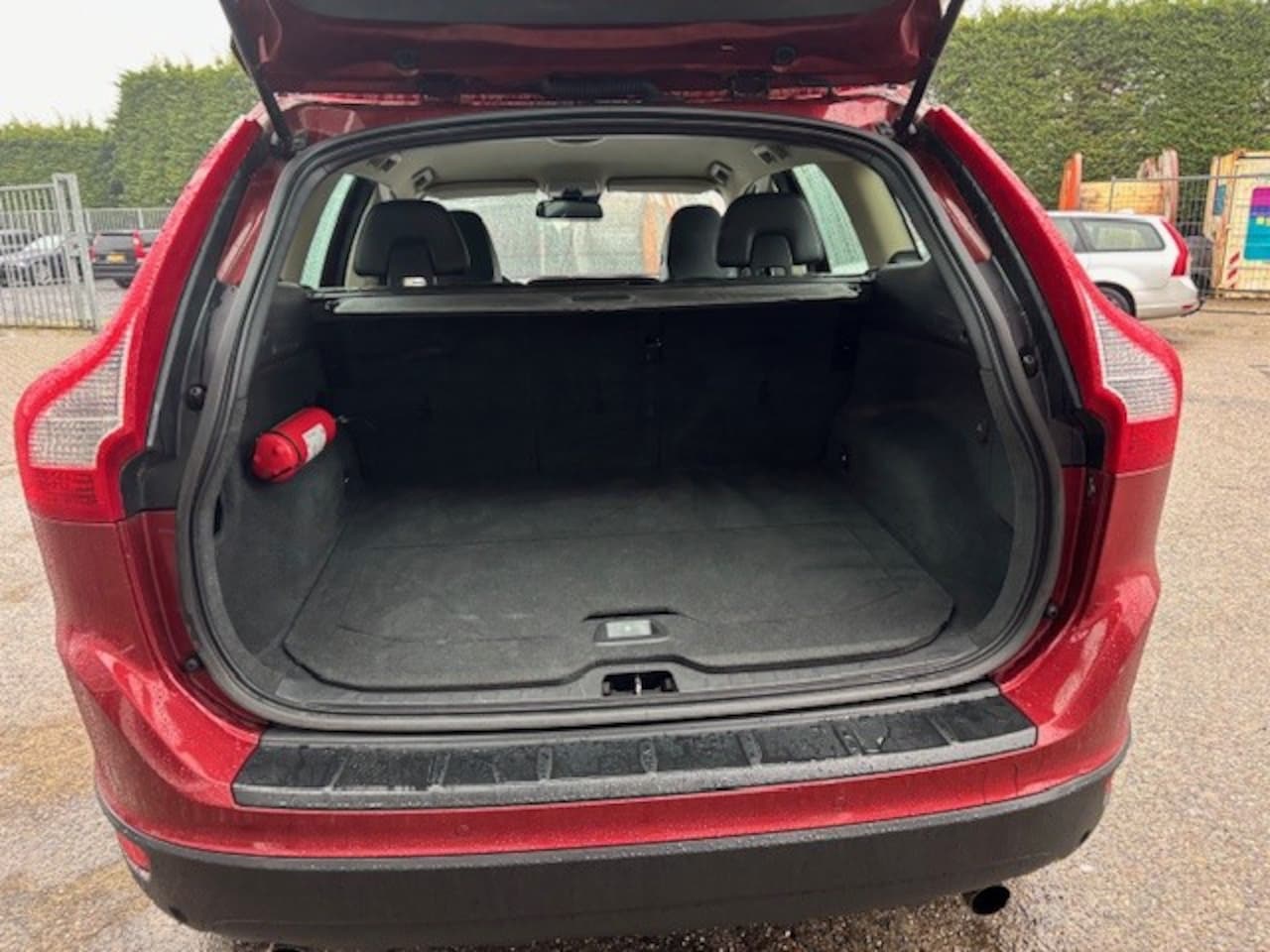 Volvo XC60 - 2.0 T5 245 PK Momentum Aut / Leer/PDC/STOELVERWARMING/BLUE TOOTH/ELEC STOEL LINKS - AutoWereld.nl