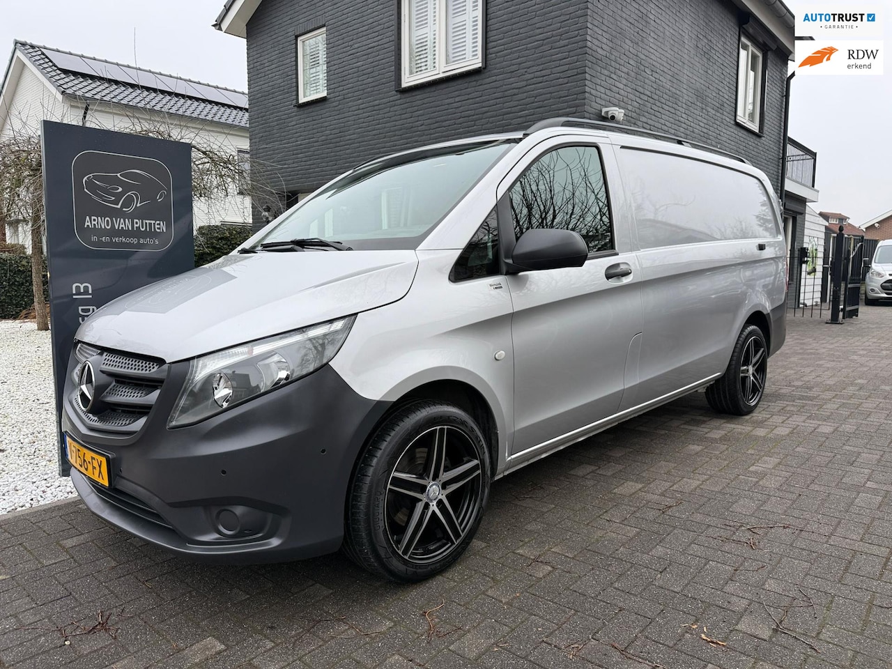 Mercedes-Benz Vito - 116 CDI Lang / PDC / Cruise / 3-zits / Airco - AutoWereld.nl