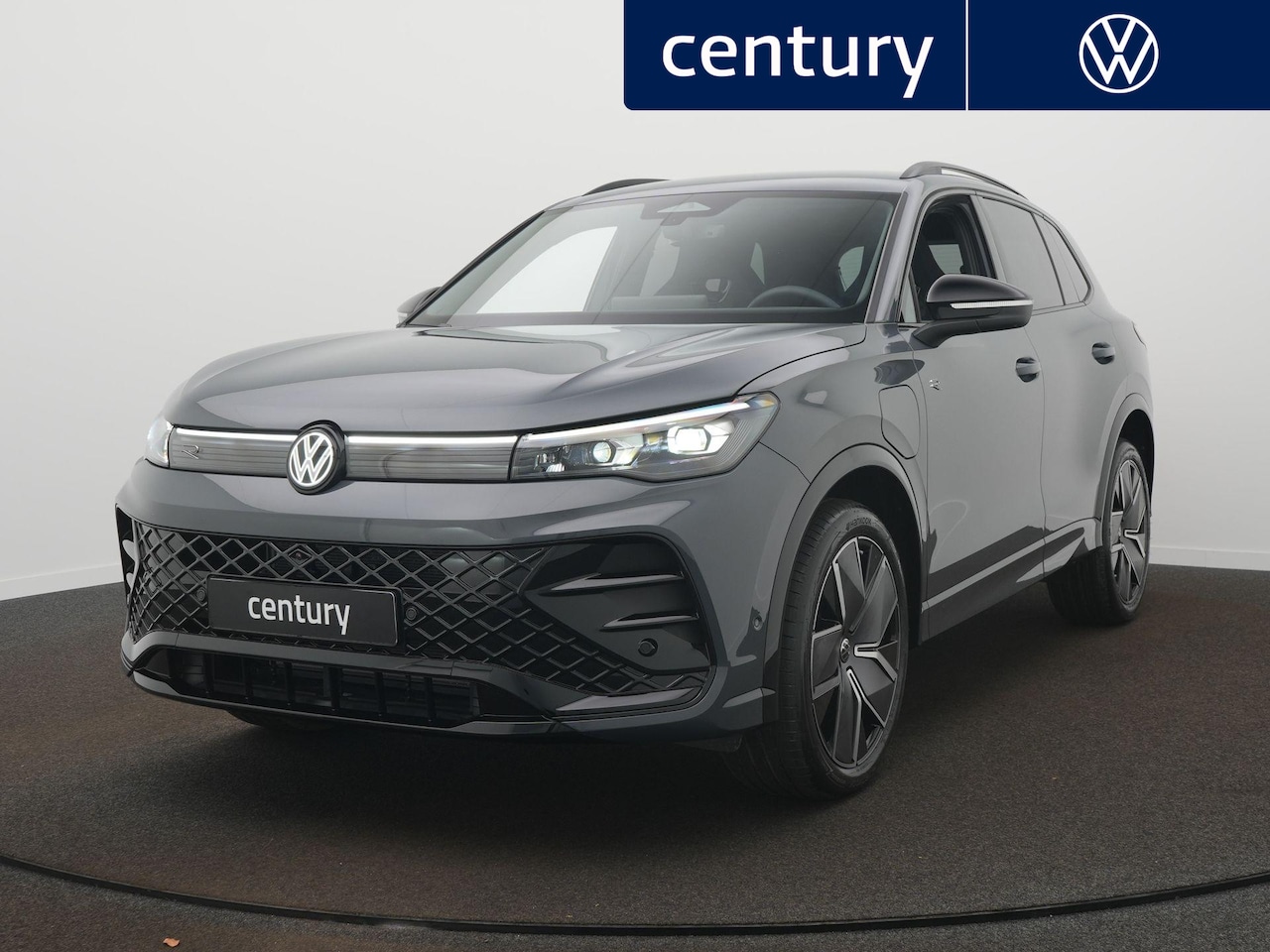 Volkswagen Tiguan - 1.5 eHybrid R-Line Automaat - IQ light - Head-updisplay - Apple Carplay/Android Auto - 360 - AutoWereld.nl