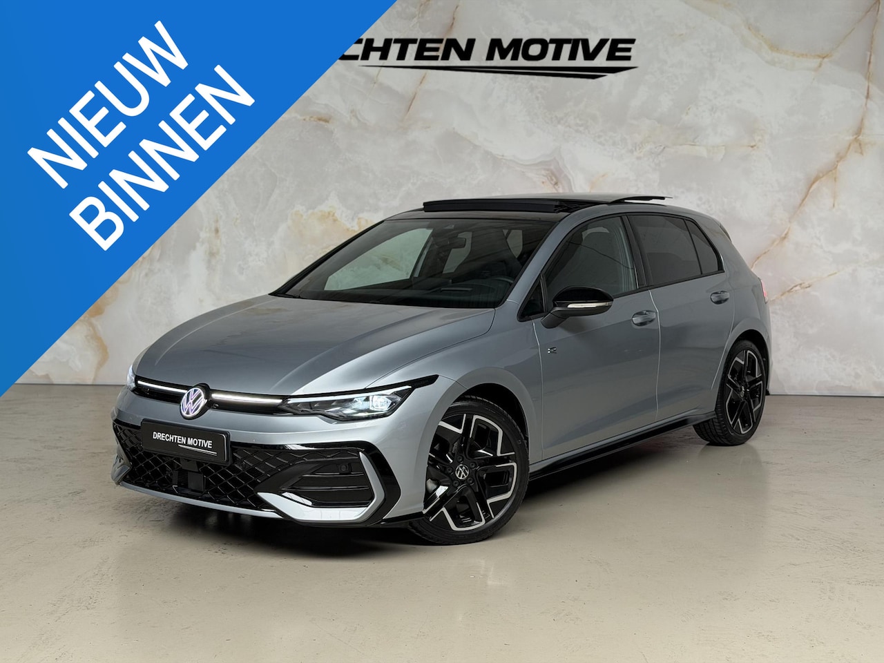 Volkswagen Golf - 1.5 eTSI R-Line / Pano / Camera - AutoWereld.nl