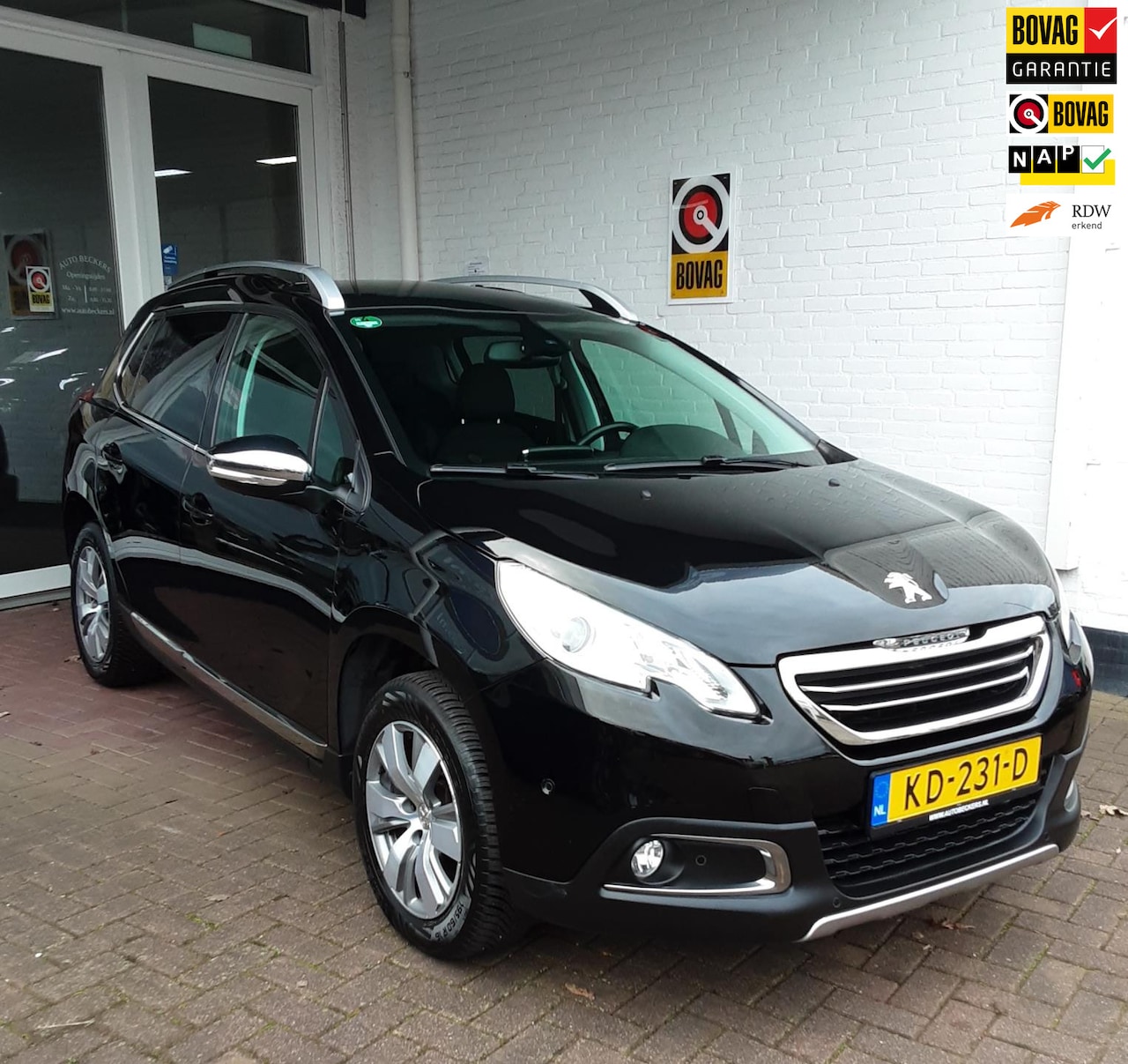 Peugeot 2008 - 1.2 PureTech Allure*NAVI / PANORAMADAK/TREKHAAK* - AutoWereld.nl