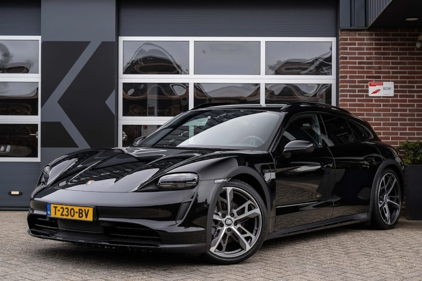 Porsche Taycan - 4 93 kWh | Panorama | Luchtvering | Bose | Camera | Sport Chrono | 21' inch | BTW | - AutoWereld.nl