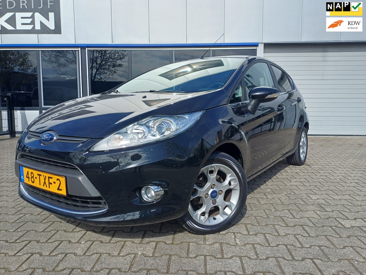 Ford Fiesta - 1.25 Titanium CLIMA/5DEURS/LMV/PDC - AutoWereld.nl
