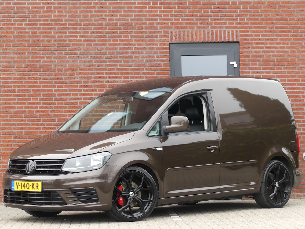 Volkswagen Caddy - 2.0 TDI 180PK MARGE AUTO Leer/Trekhaak/Camera - AutoWereld.nl
