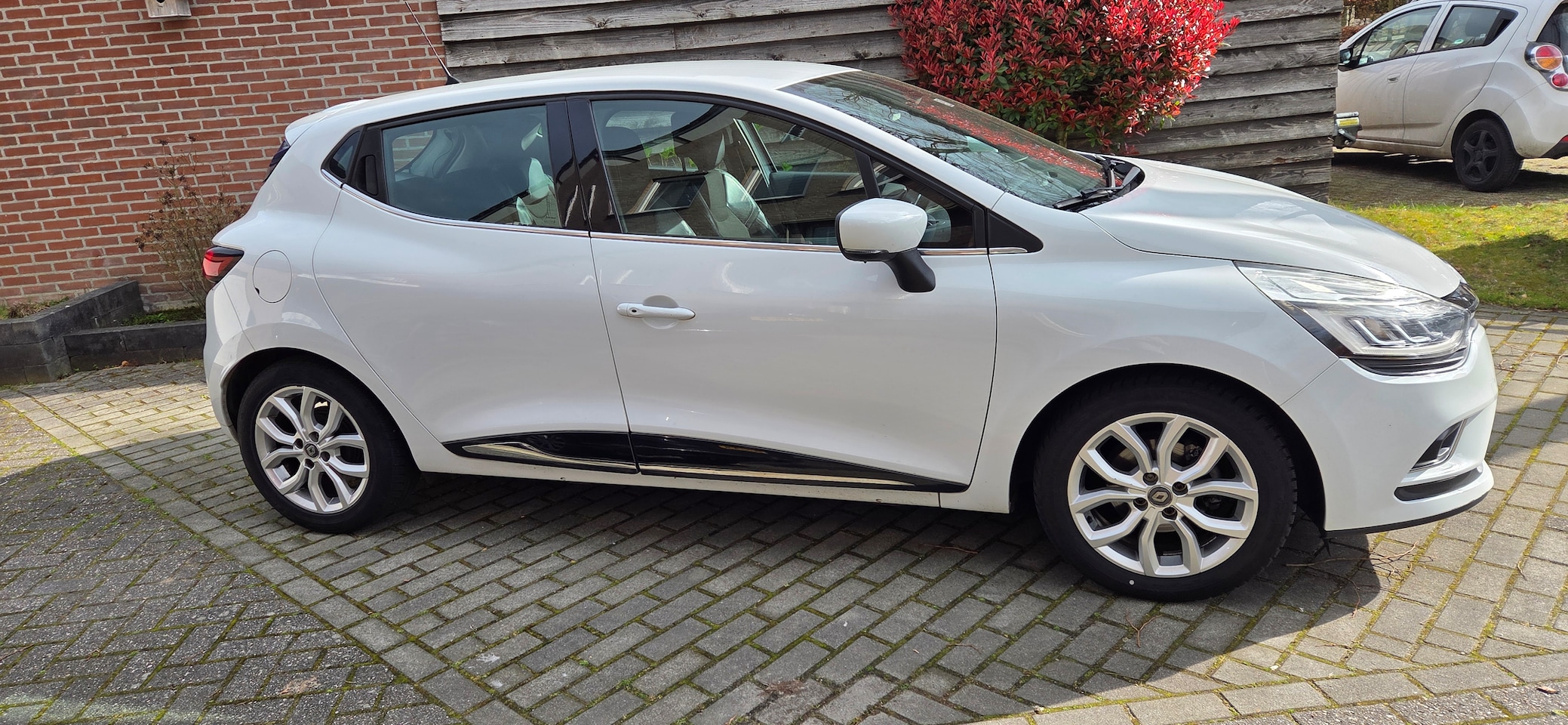 Renault Clio - 0.9 TCe Ecoleader Intens Luxe uitvoering - AutoWereld.nl