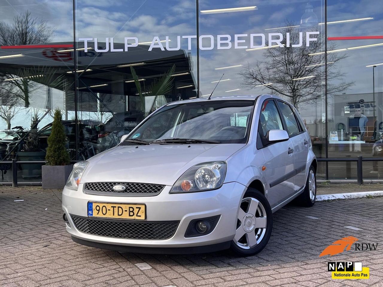 Ford Fiesta - 1.3-8V Futura 5 Deurs Airco CV LMV NAP - AutoWereld.nl