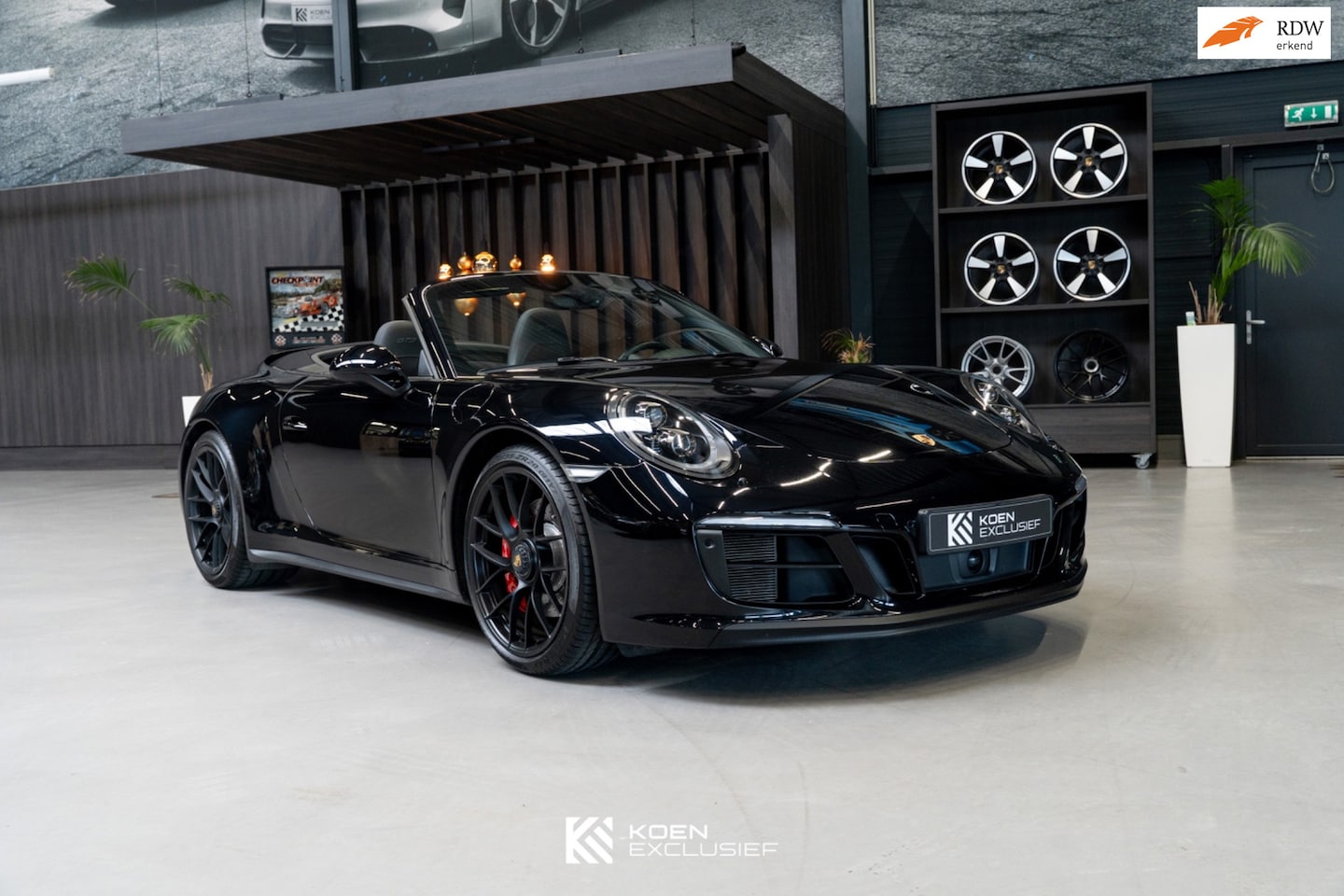 Porsche 911 Cabrio - 991 3.0 Carrera GTS Km (2017) 43.657km, PDCC, achterassturing, 18-weg - AutoWereld.nl