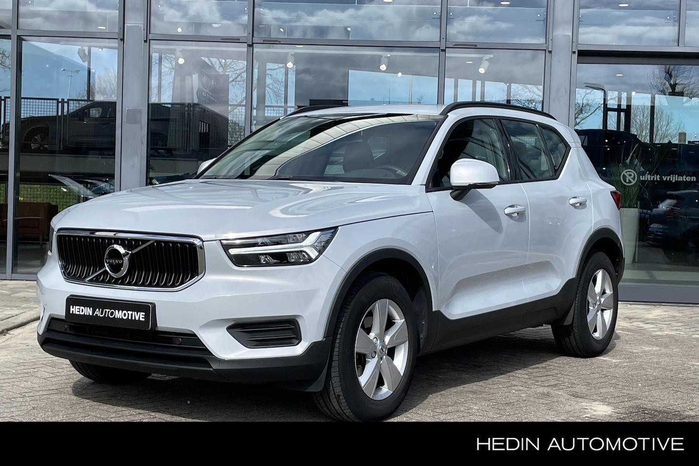 Volvo XC40 - 1.5 T2 Momentum | 1600KG Trekgewicht | Automaat | Trekhaak | PDC V/A | Carplay | High Perf - AutoWereld.nl