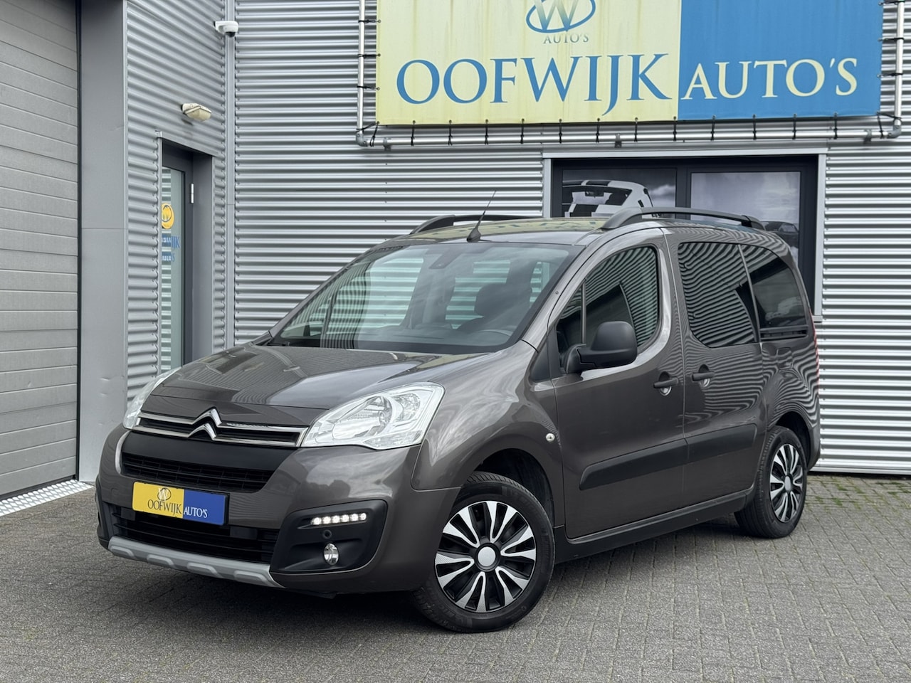 Citroën Berlingo - 1.2 PureTech XTR Clima Navi Camera CarPlay - AutoWereld.nl