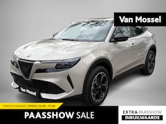 Alfa Romeo Junior - Elettrica 54 kWh | Apple Carplay/Android Auto | Climate Control | Parkeersensoren | Cruise