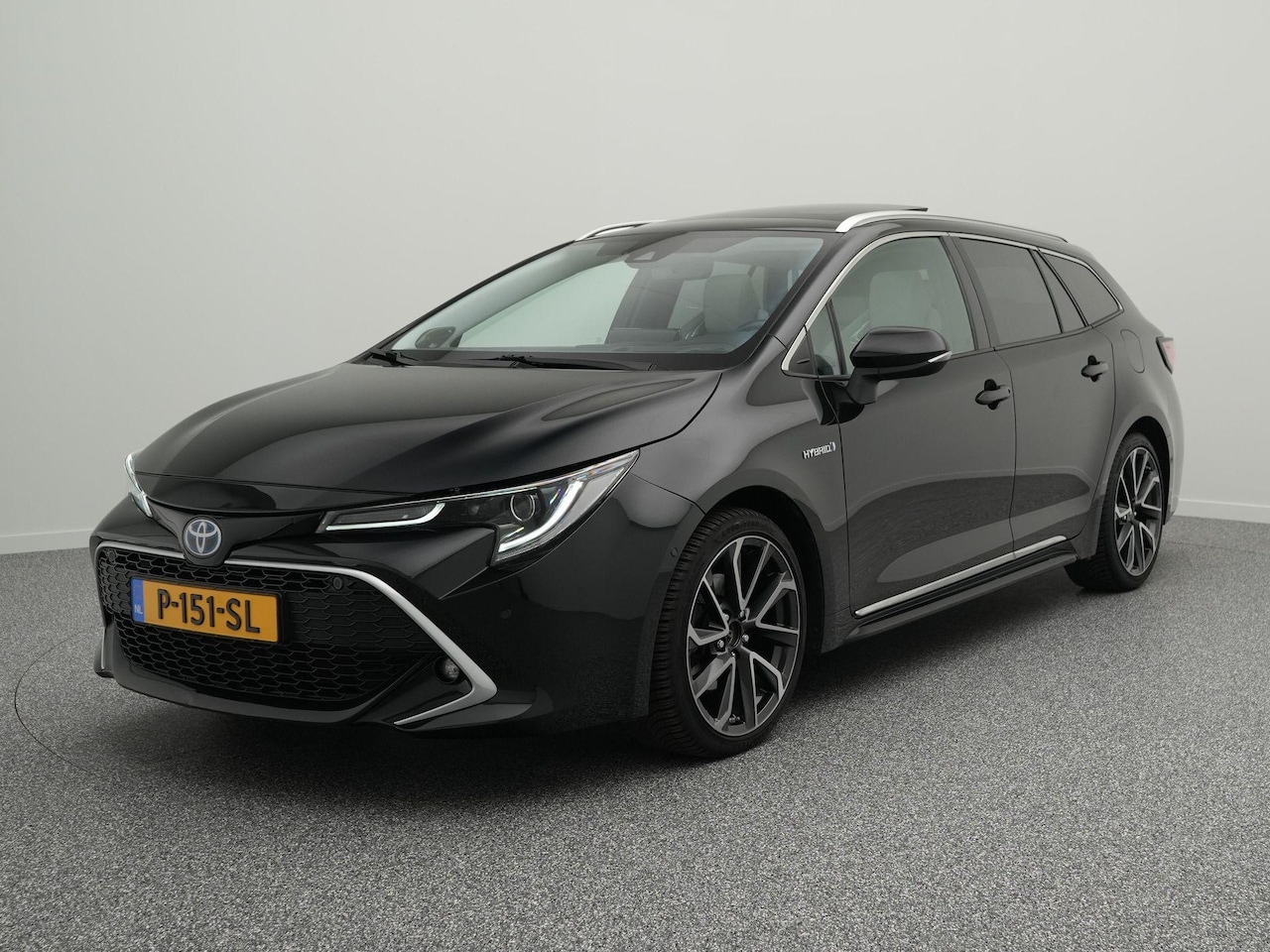 Toyota Corolla Touring Sports - 2.0 184 PK Hybrid Premium | LED | Leder | Panoramadak | Head-Up | Keyless | Adaptieve Crui - AutoWereld.nl