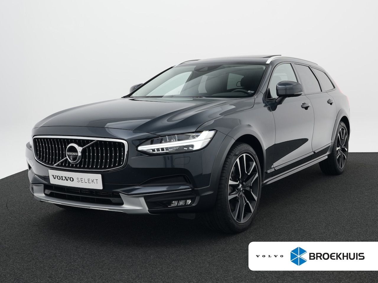 Volvo V90 Cross Country - T5 AWD Pro | 360° | Panodak | Head-Up | Trekhaak | Harman & Kardon | - AutoWereld.nl