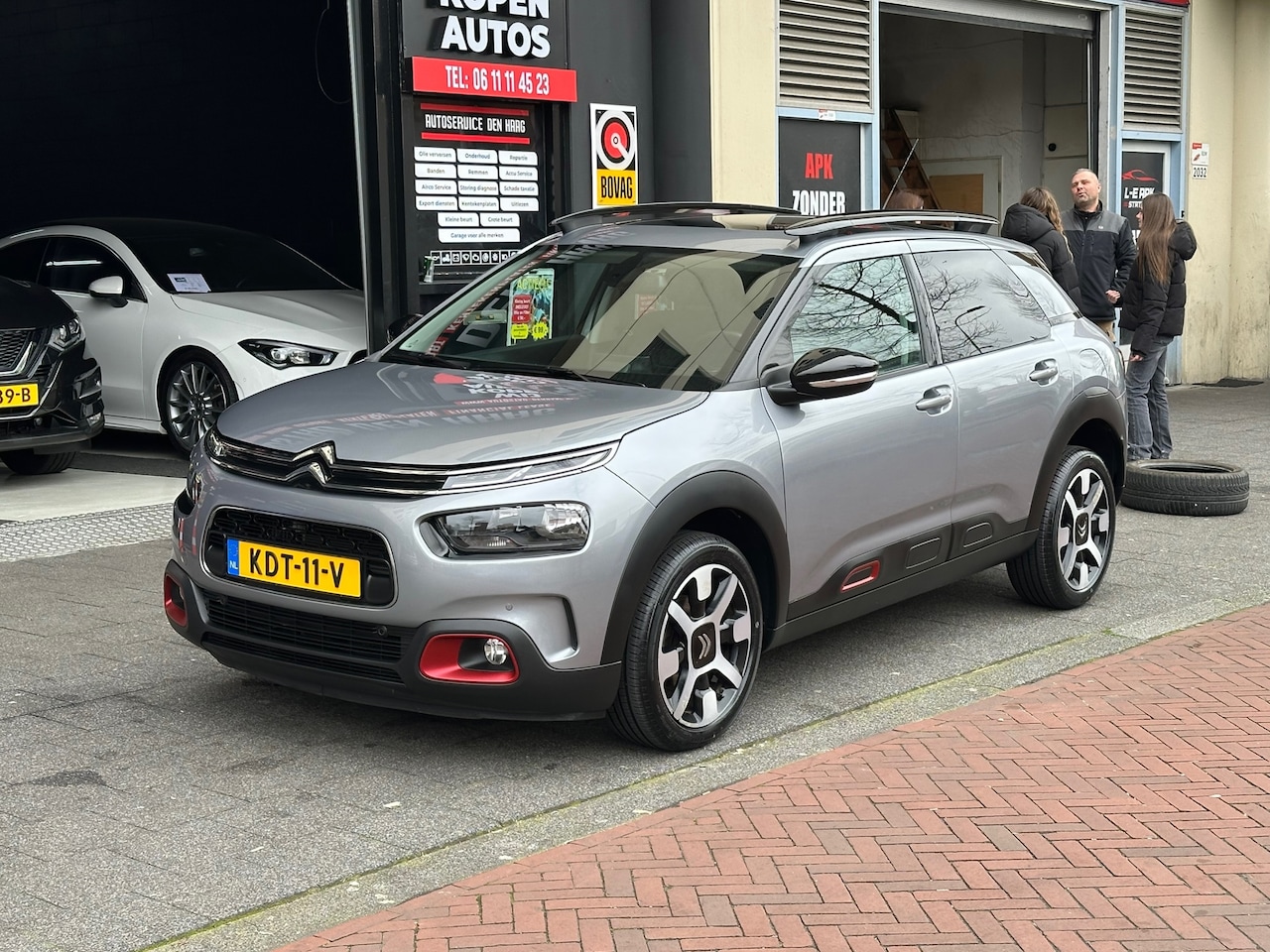 Citroën C4 Cactus - 1.2 PureTech Shine Aut Navi Camera Carplay Pano - AutoWereld.nl