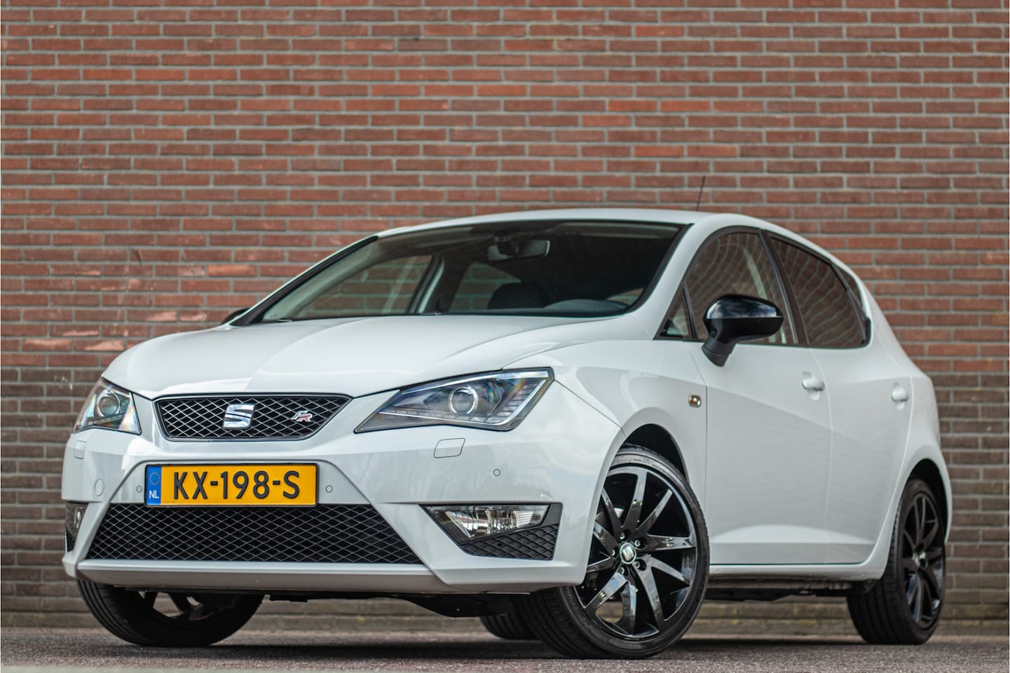SEAT Ibiza - 1.0 EcoTSI FR Connect 1.0 EcoTSI FR Connect, Navigatie, Stoelverwarming, Parkeersensor, Trekhaak. - AutoWereld.nl