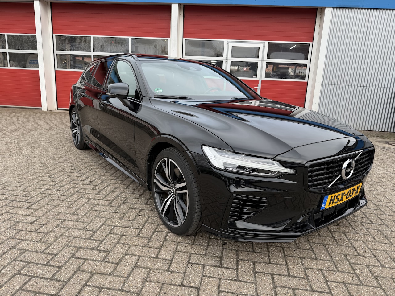 Volvo V60 - 2.0 T6 350 PK | Recharge | AWD R-Design | B&W Audio | 19 inch Lichtmetalen velgen | Bowers - AutoWereld.nl