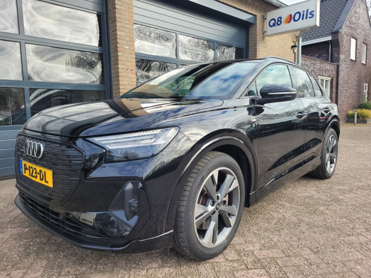 Audi Q4 e-tron - Q4 E TRON 40 Launch Edition 2x S-Line Competition 77 kwh Camera - AutoWereld.nl