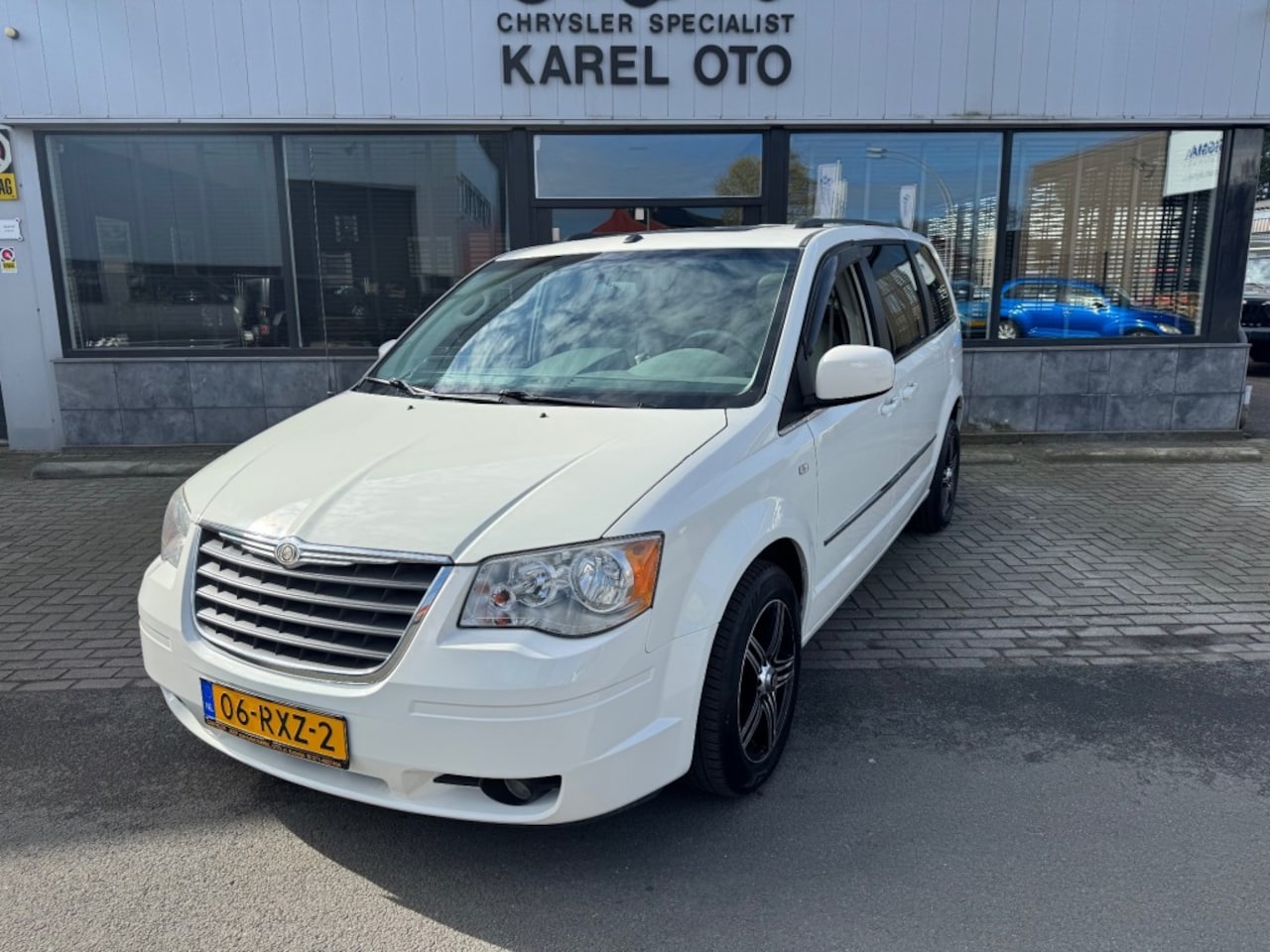Chrysler Grand Voyager - 3.8i LIMITED SWIVEL 'N GO - AutoWereld.nl