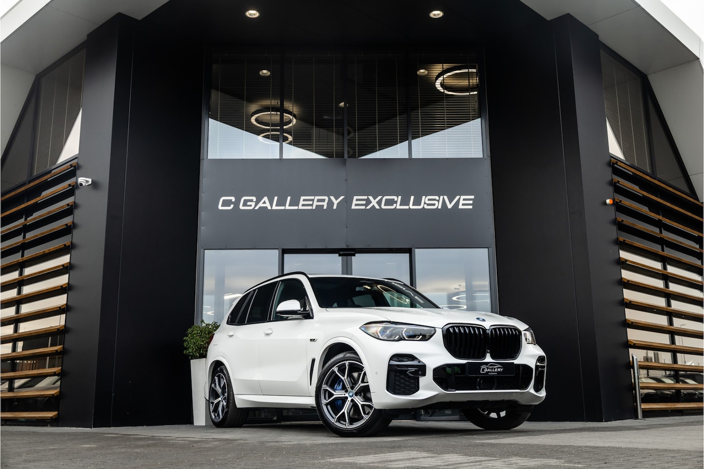 BMW X5 - xDrive45e High Executive - M Sport | Swarovski | Elek. Trekhaak | 360 Camera | Memory - AutoWereld.nl