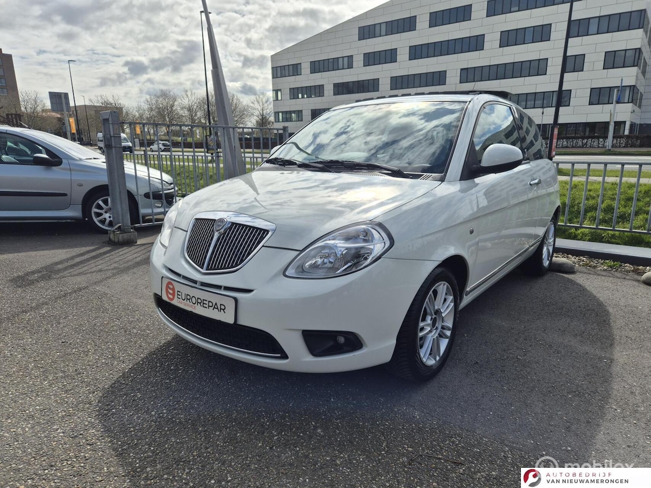 Lancia Y(psilon) - Ypsilon 1.4-16V Platino - AutoWereld.nl