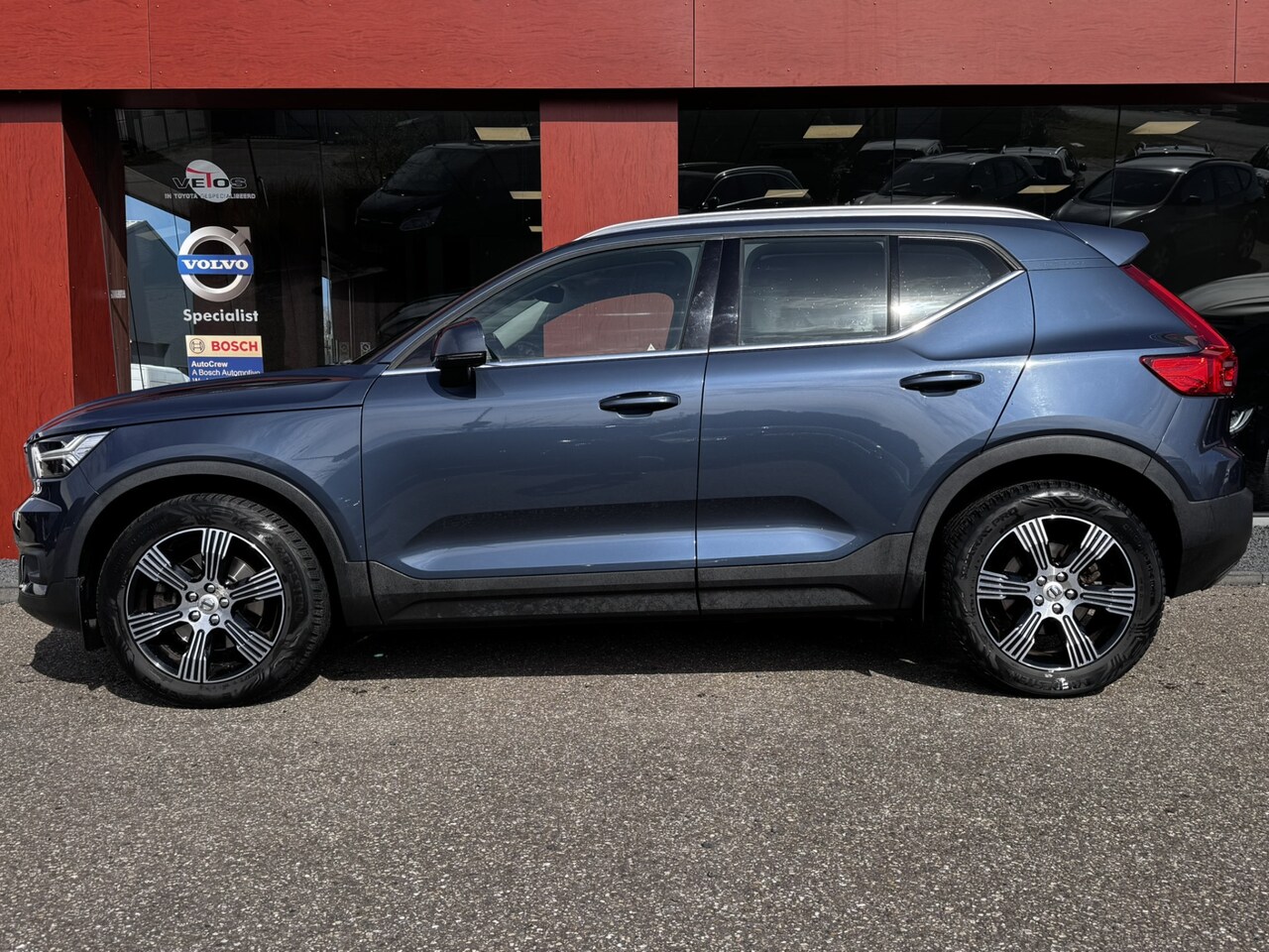 Volvo XC40 - 2.0 T4 Inscription AUTOMAAT | LEER | 19'' LMV | TREKHAAK - AutoWereld.nl