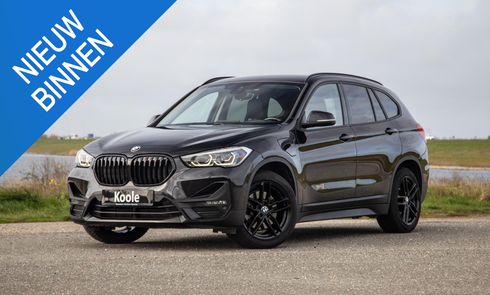 BMW X1 - xDrive25e Executive BLACK LINE / CAMERA / CARPLAY / HEAD UP DISPLAY / LEDER / LED / CRUISE - AutoWereld.nl