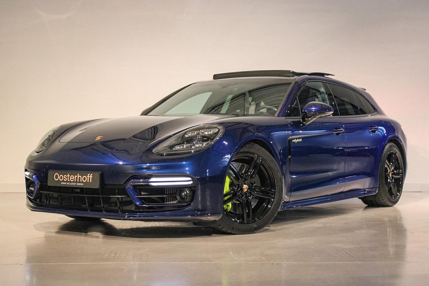 Porsche Panamera - ST 2.9 4 E-Hybrid Platinum Edition SOFTCL - AutoWereld.nl