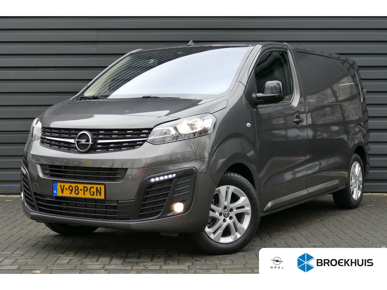 Opel Vivaro - 2.0 CDTI 180PK L2H1 INNOVATION AUTOMAAT / NAVI / CLIMA / CAMERA / 17" LMV / KEYLESS / 3-ZI - AutoWereld.nl