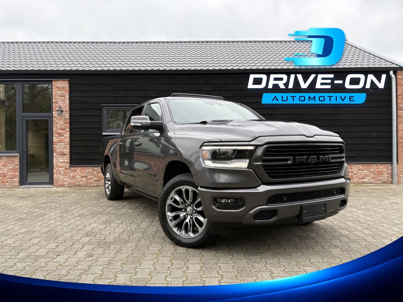 Dodge Ram 1500 - 5.7 V8 4x4 Crew Cab Sport - Marge - LPG - Pano - Luchtvering - AutoWereld.nl