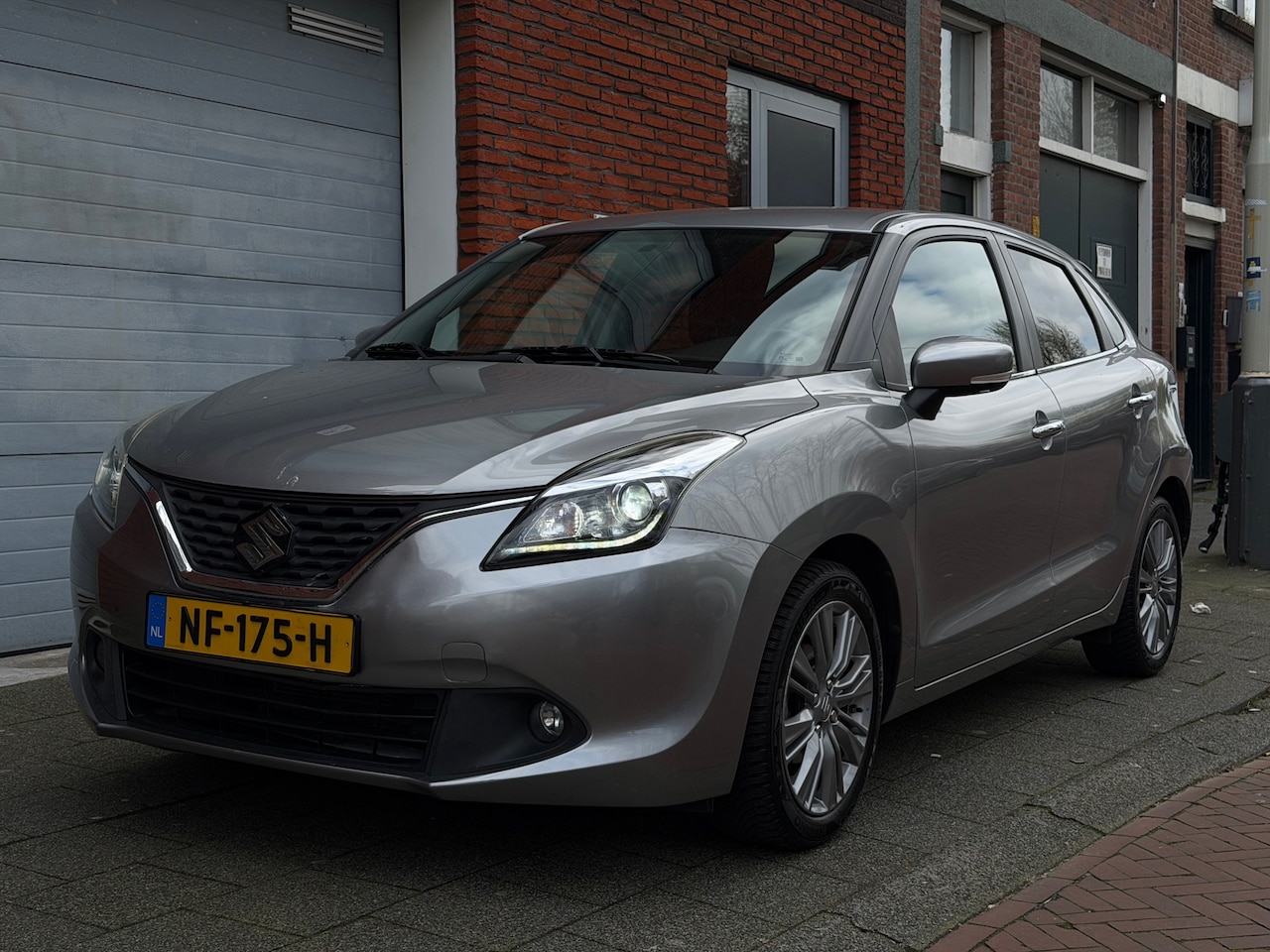 Suzuki Baleno - 1.2 Smart Hybrid High Executive Adaptief Cruise Camera Carplay StoelVerwarming Nette Auto - AutoWereld.nl