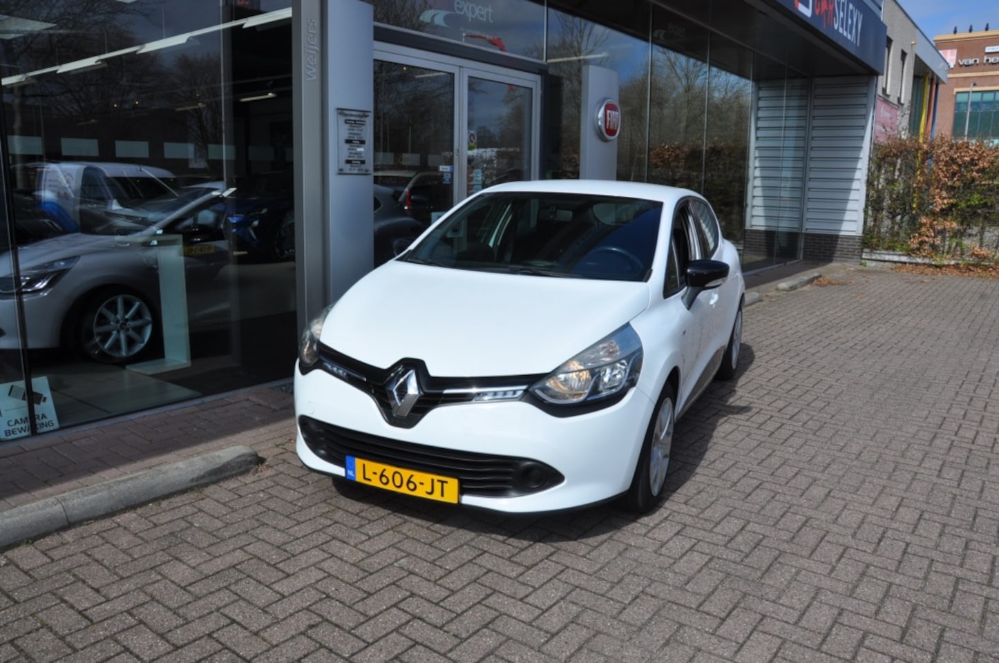 Renault Clio - 1.2 Collection NAVI - AutoWereld.nl