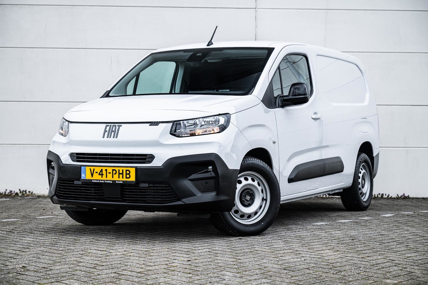 Fiat Doblò - 1.5 BlueHDi 130pk S&S L2 3-PRS |Carplay|Keyless|Camera|Clima| - AutoWereld.nl