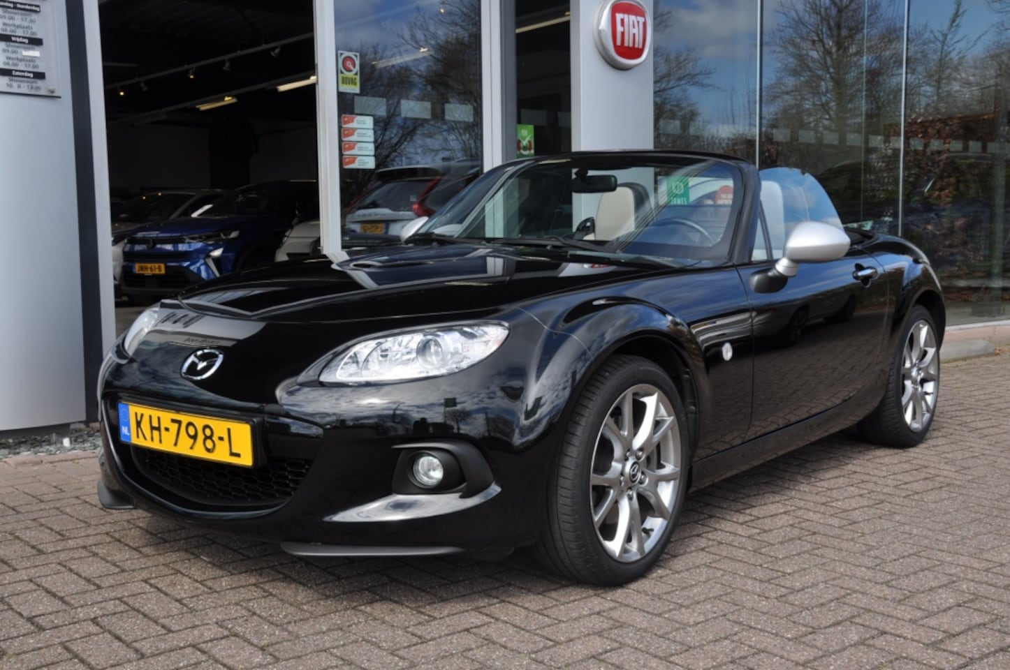 Mazda MX-5 Roadster Coupé - 1.8 Silver Edition Nieuwstaat Leer Navi - AutoWereld.nl