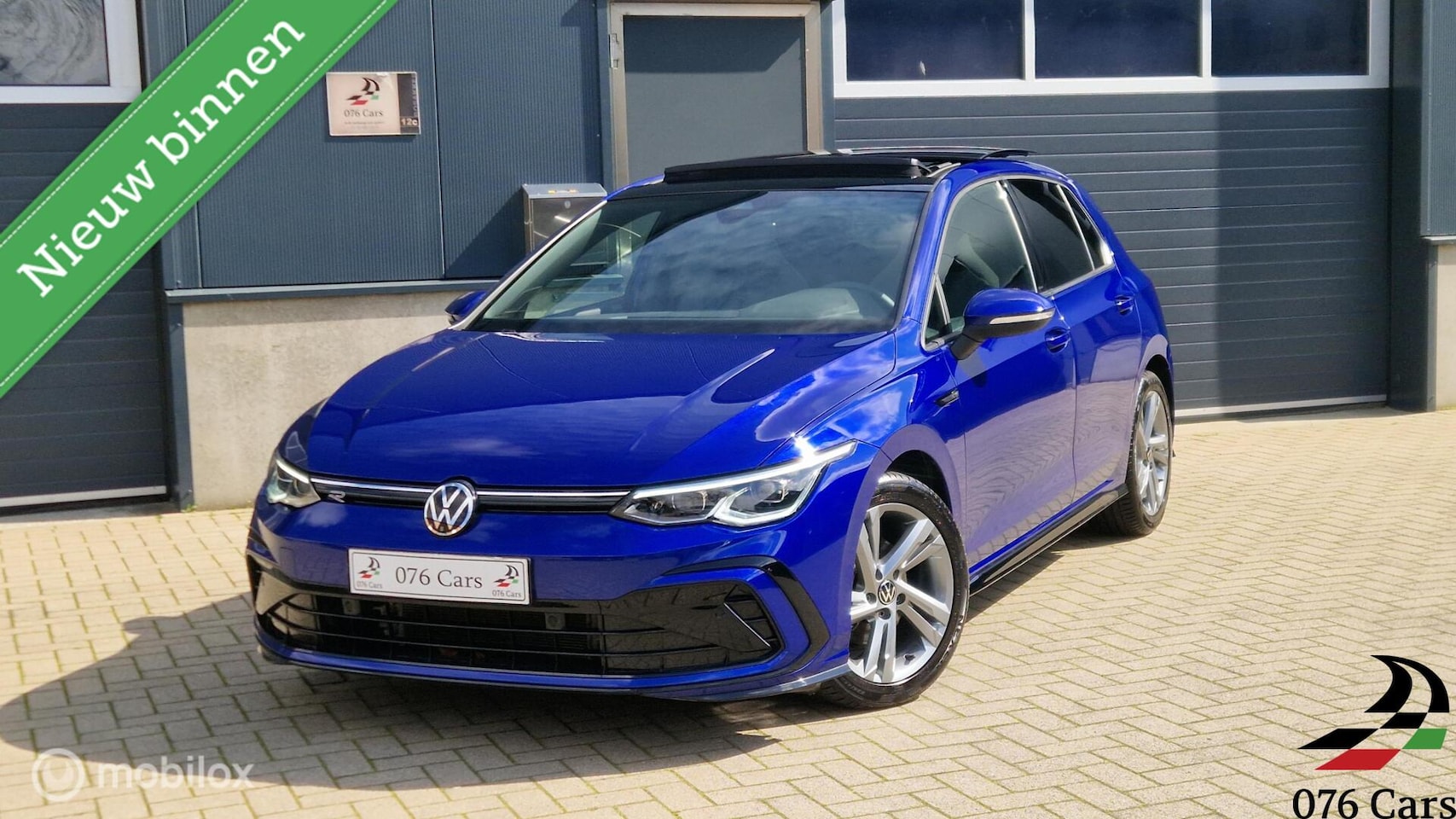 Volkswagen Golf - 1.5 eTSI R-Line IQ LIGHTS PANO 42000 KM DEALERONDERHOUDEN - AutoWereld.nl