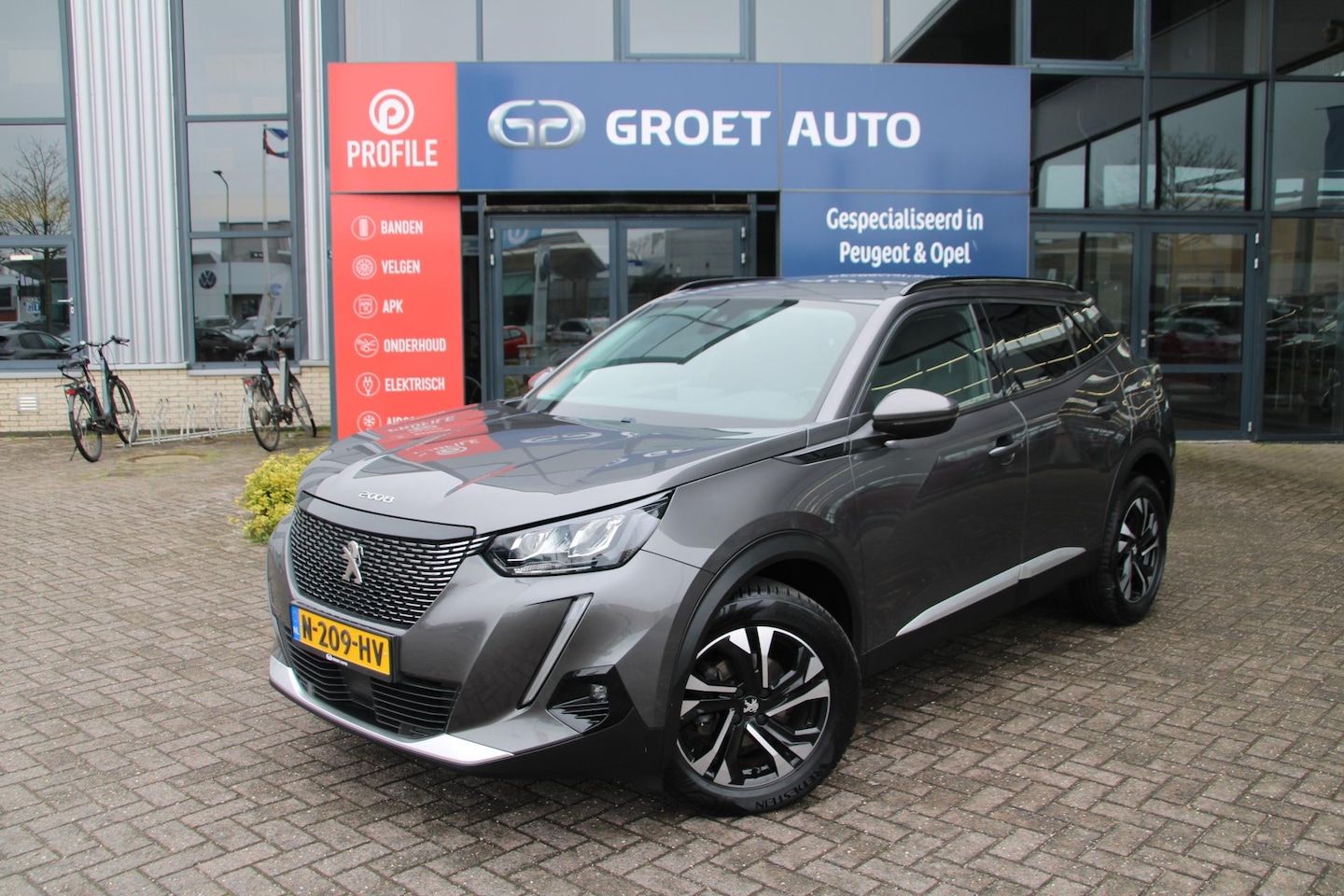 Peugeot 2008 - 1.2 PureTech Allure Pack Airco Navi Camera Carplay 1e eigenaar dealer onderhouden - AutoWereld.nl
