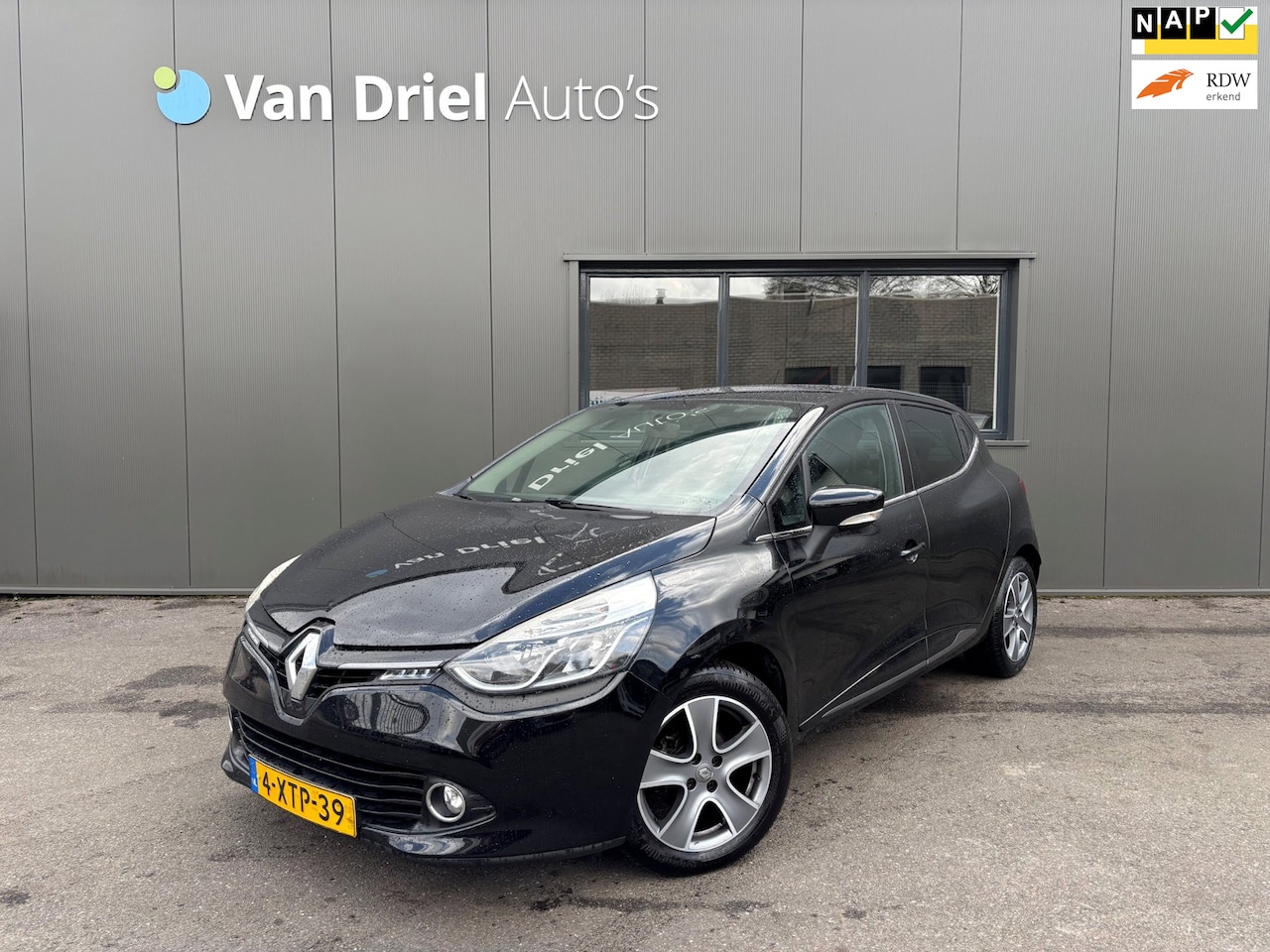 Renault Clio - TCe 90 Night&Day / Navigatie / Parkeersensoren achter! - AutoWereld.nl