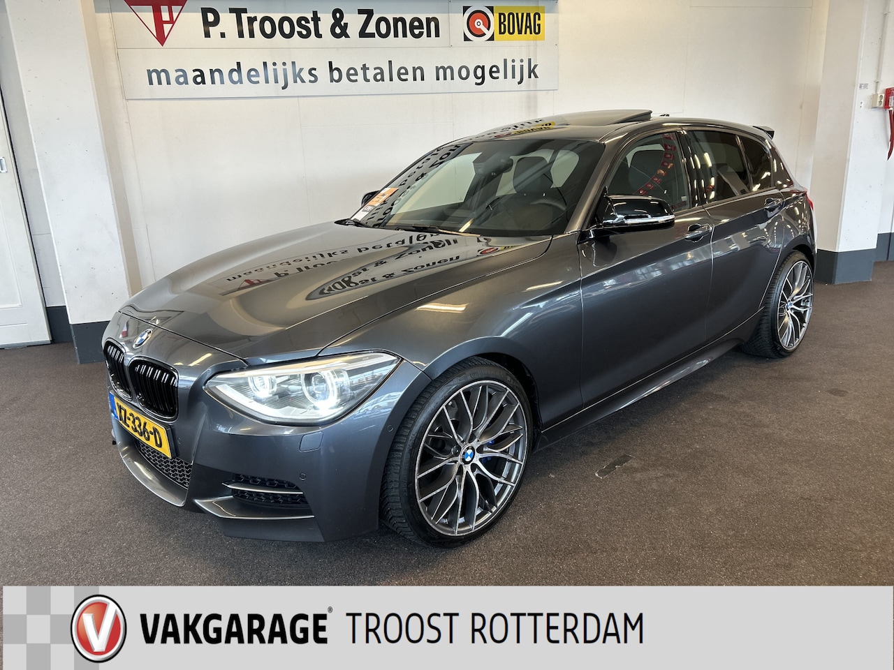 BMW 1-serie - M135i xDrive High Executive 6 Cilinder | Panoramadak | Harman/Kardon | Lederen bekleding | - AutoWereld.nl
