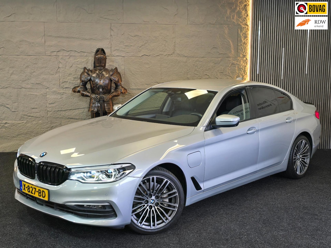 BMW 5-serie - 530e iPerformance High Executive M line|1E EIG|LEDER|ELEK STOELEN|DIGI DASH - AutoWereld.nl
