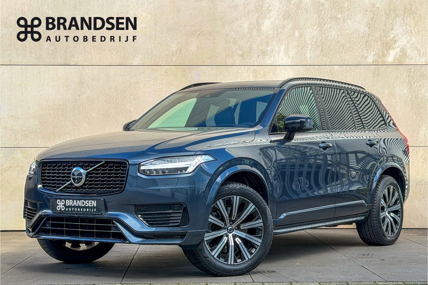 Volvo XC90 - 2.0 T8 Recharge AWD R-Design Pano-H&K-ACC-Head up-Keyless-Trekhaak - AutoWereld.nl