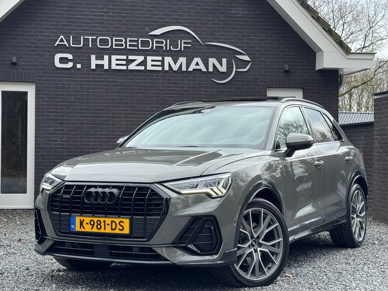 Audi Q3 - 45 TFSI Quattro Audi Exclusive Edition One RS Zetels Matrix Pano BOMVOL - AutoWereld.nl