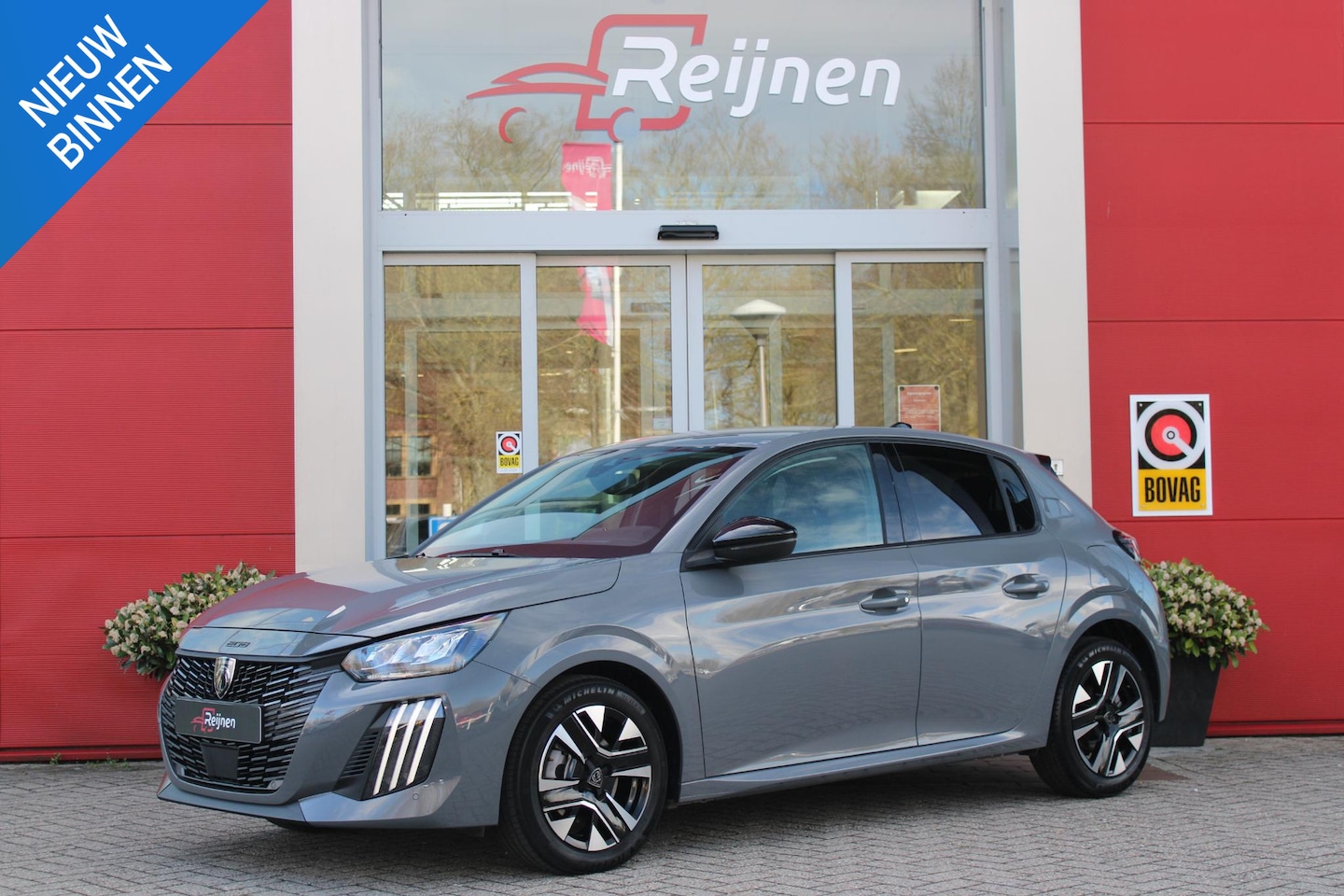 Peugeot 208 - 1.2 100PK ALLURE | PARKEERSENSOREN VOOR + ACHTER | DRAADLOZE APPLE CARPLAY/ANDROID AUTO | - AutoWereld.nl