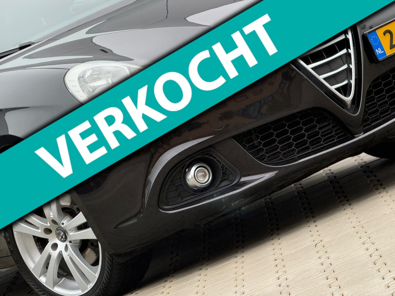 Alfa Romeo Giulietta - 1.4 T Distinctive Lusso Automaat - Nero Ertna - Chique - AutoWereld.nl