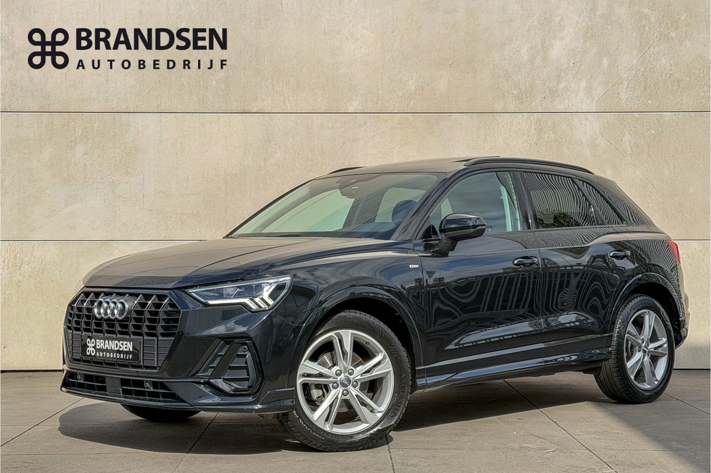 Audi Q3 - 35 TFSI S Line Pro Line S Pano-Carplay-LED-Trekhaak-19"-Camera - AutoWereld.nl