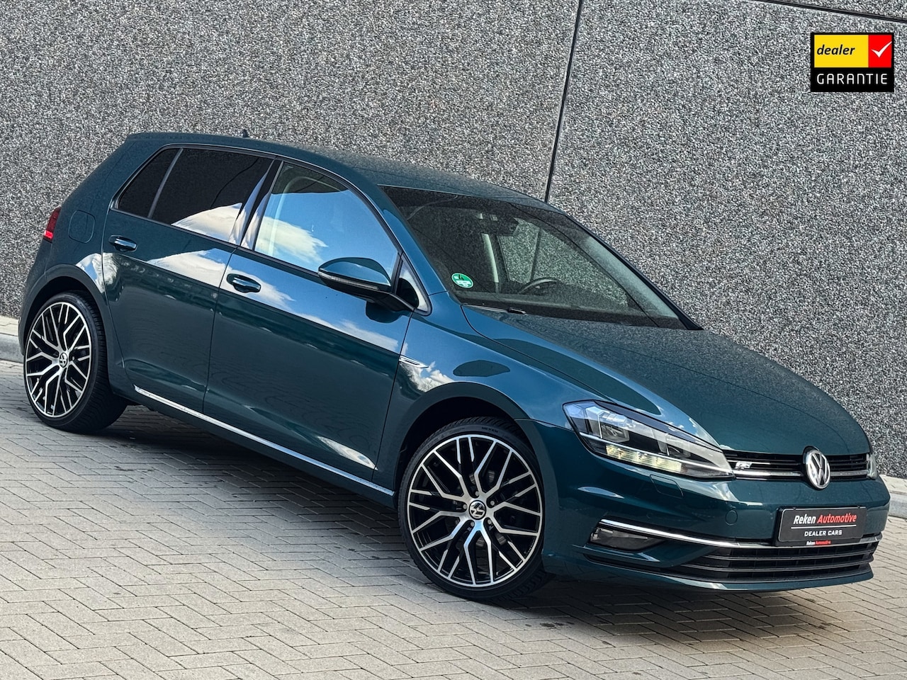 Volkswagen Golf - R-Line DSG 19 Inch ACC Camera Vol Opties - AutoWereld.nl