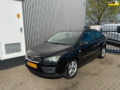Ford Focus - 1.6-16V First Edition