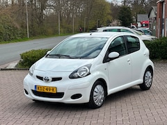 Toyota Aygo - 1.0-12V Aspiration Red